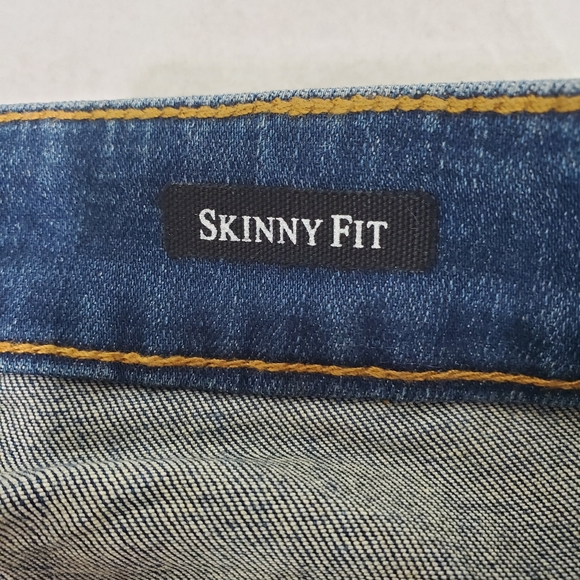 Judy Blue Mid Rise Boyfriend Fit with Stretch Sz 3/26 NWT Distressed MD Wash - Picture 6 of 12